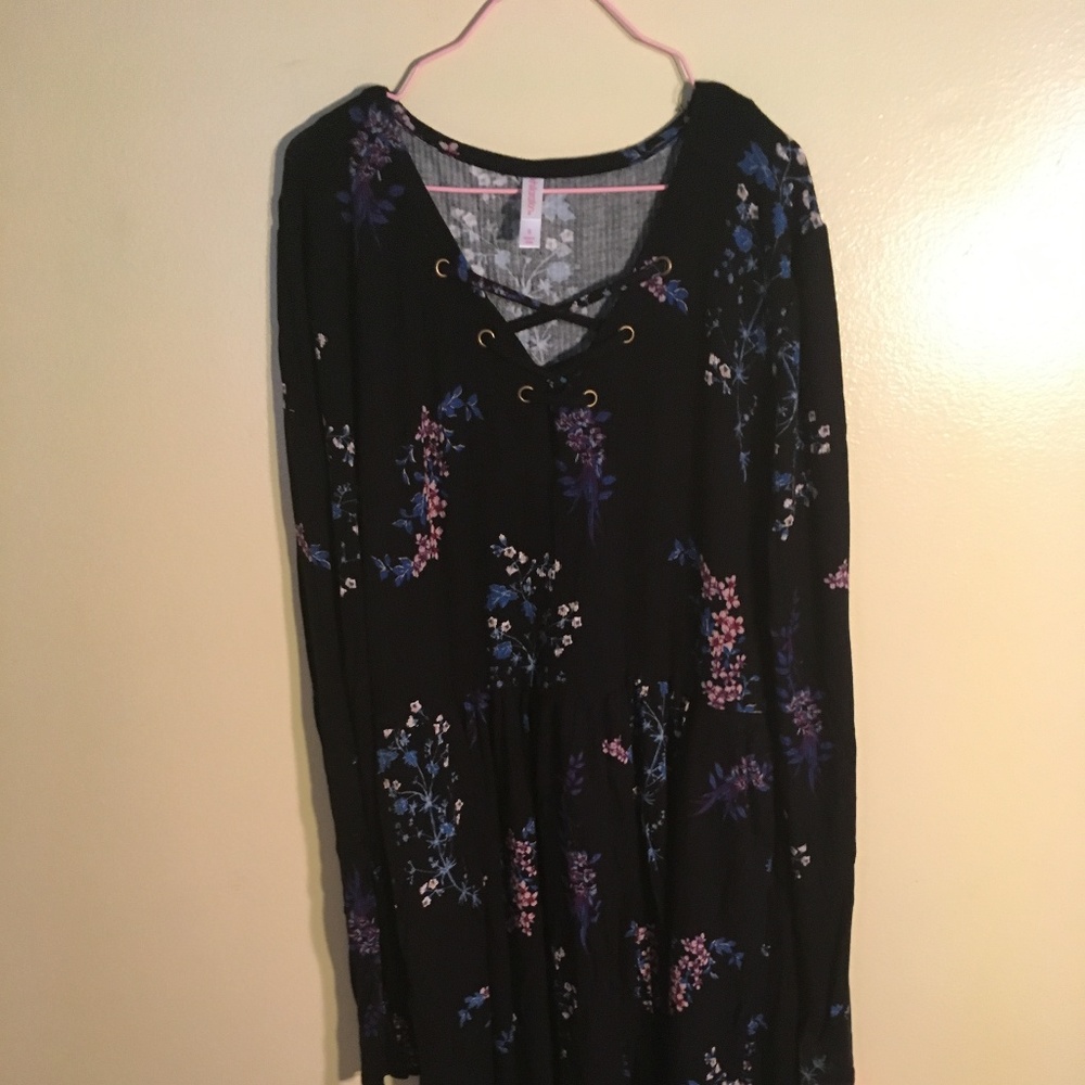 Black w/blue floral, long sleeved dress size small - Picture 3 of 3